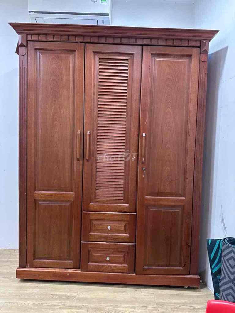 Tủ quần áo gỗ nâu 3 cánh. Mua bán Tủ, kệ gia đình tại Quận Liên Chiểu Đà Nẵng được đăng bởi Lê Thị Phương Anh  hình 1