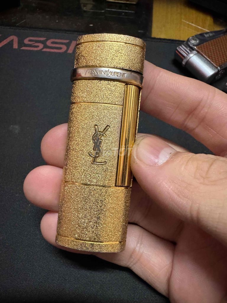 Bật lửa ga đá Yves Saint Laurent Mạ vàng cát