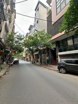 House in Tây Hồ