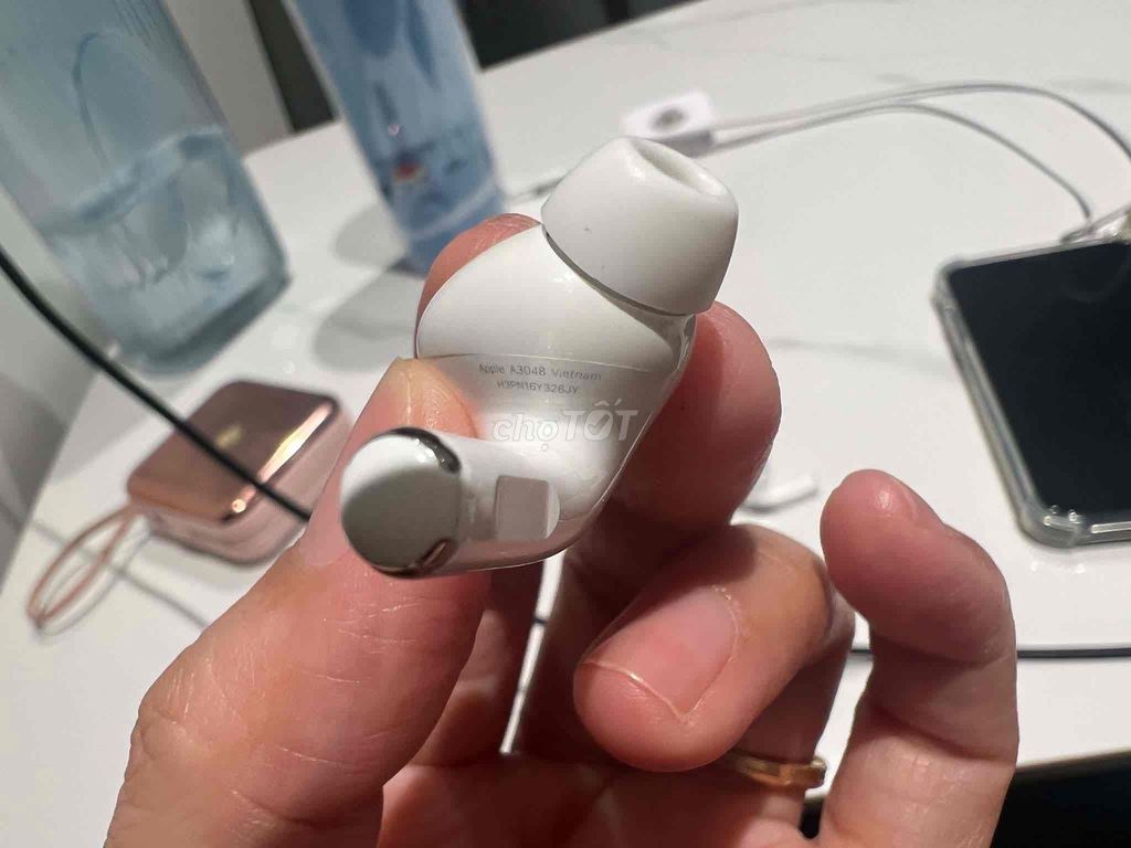 Tai nghe Apple AirPods Pro 2 Trắng. Mua bán Tivi, Âm thanh tại Thành phố Thủ Đức Tp Hồ Chí Minh được đăng bởi Nguyễn Huỳnh Đức hình 1