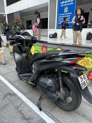 Honda SH 125i Xám đen 18000 km. Mua bán Xe máy tại Quận Đống Đa Hà Nội được đăng bởi Ngohuucong