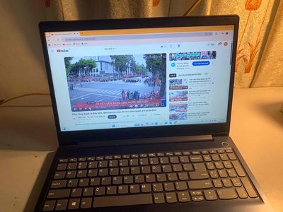LENOVO IdeaPad 2025 - New 99%