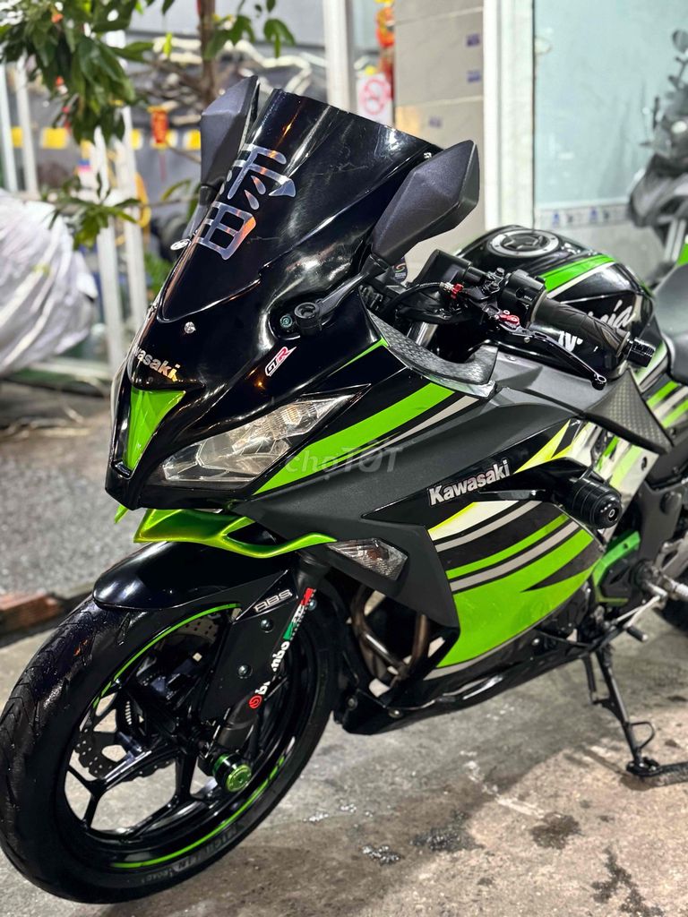 Cần bán Kawasaki Ninja 300 Abs 2017 Biển SG 9 chủ. Mua bán Xe máy tại Quận Bình Tân Tp Hồ Chí Minh được đăng bởi Việt Motor Bình Tân hình 3