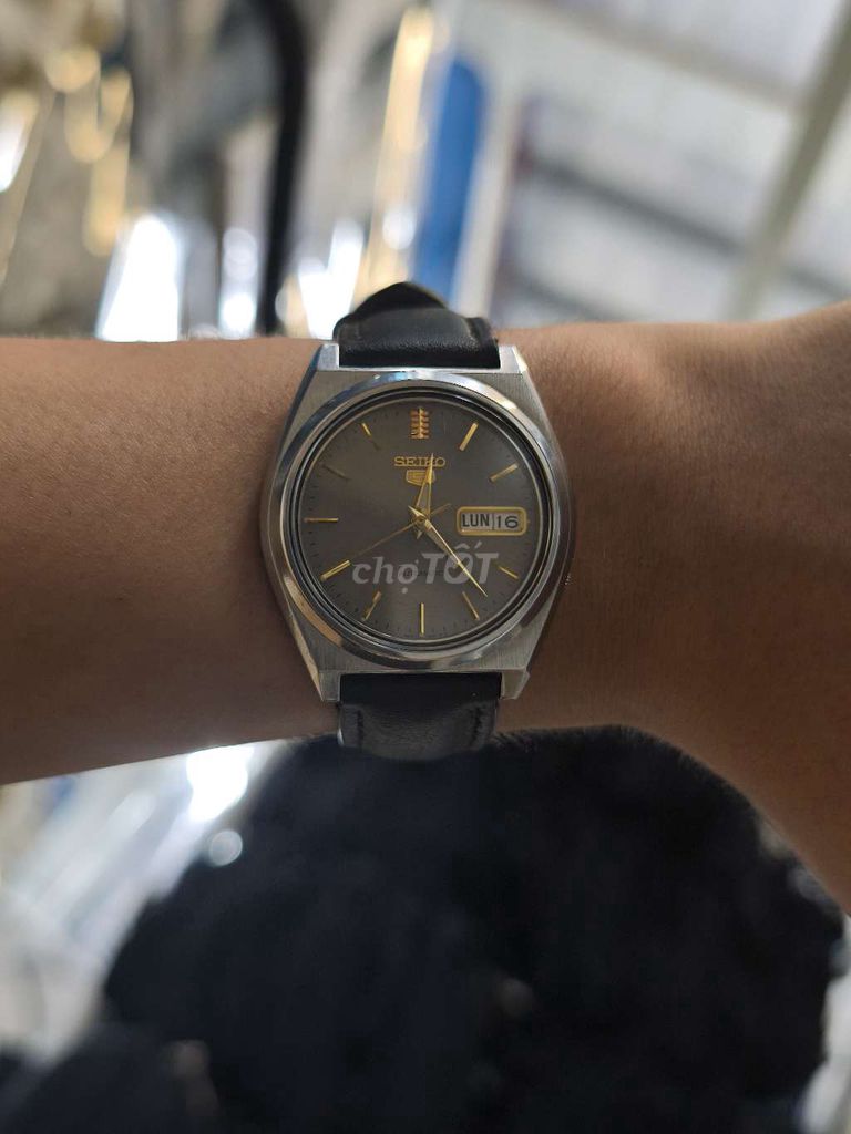 Đồng hồ đeo tay Seiko Nam Dây da Xám. Mua bán Đồng hồ tại Huyện Tứ Kỳ Hải Dương được đăng bởi đỗ Hữu Xuân Trường hình 1