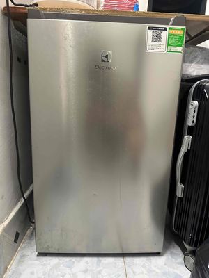 Tủ lạnh  Electrolux 94l đã sd 1 năm. Mua bán Tủ lạnh tại Quận Gò Vấp Tp Hồ Chí Minh được đăng bởi Thanh Hậu Nguyễn