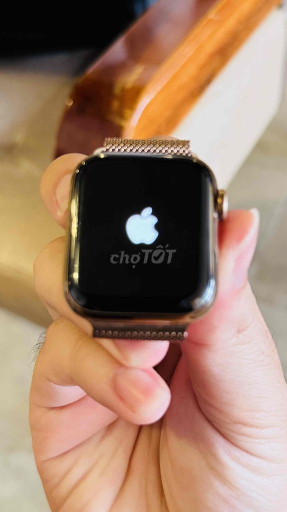 Apple Watch Seri 5 bản Thép Gold Size 41mm