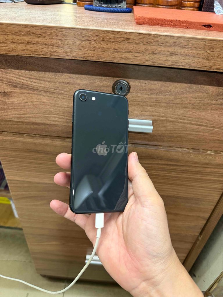 Apple iPhone SE 64GB Đen Nguyên zin 98%. Mua bán Điện thoại tại Quận 7 Tp Hồ Chí Minh được đăng bởi mrlao hình 1