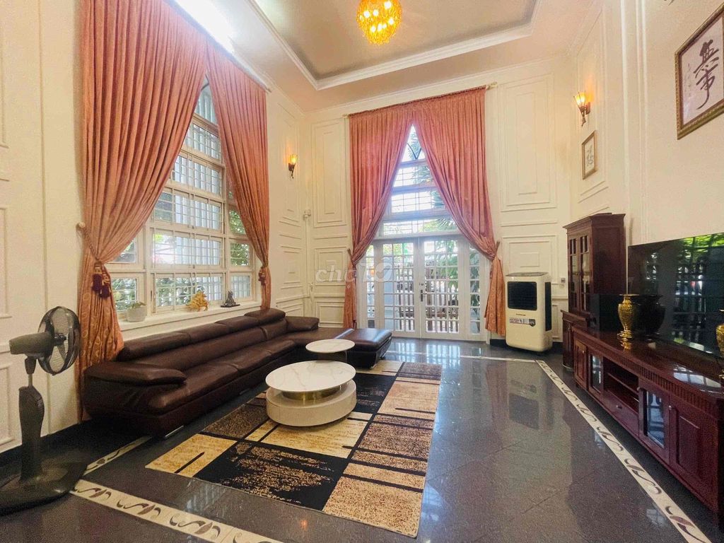 biệt thự 3 tầng, 2 mặt tiền, 4BR, 4WC diện tích 131m2