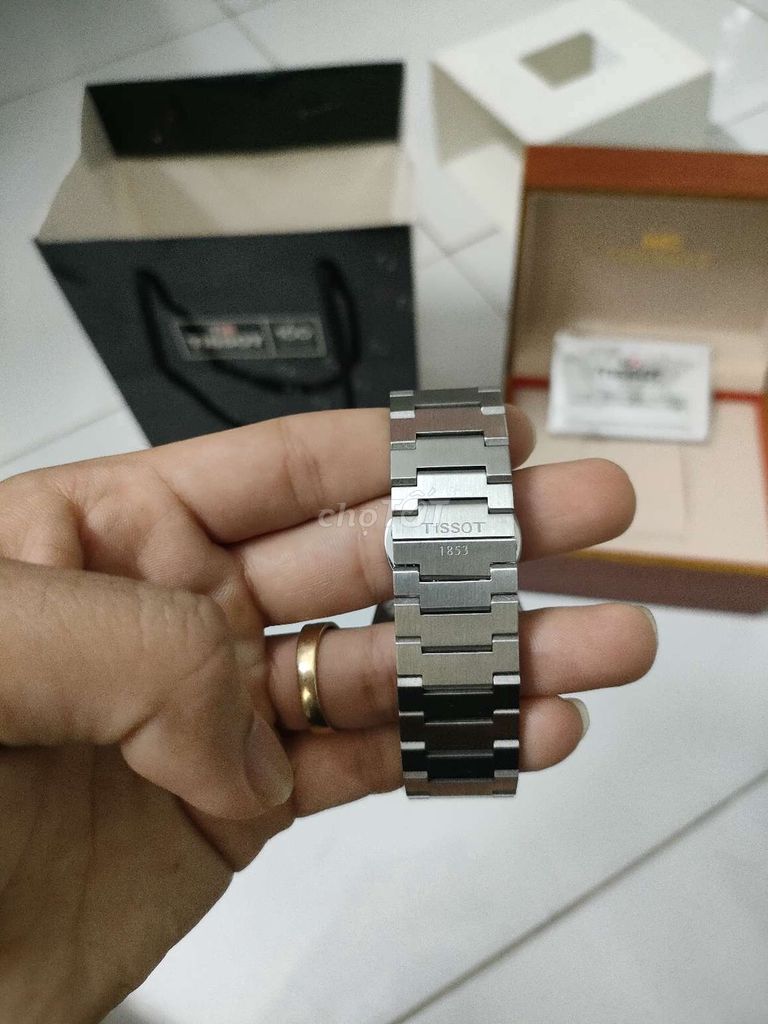 Kẹt tiền bán đồng hồ Tissot prx