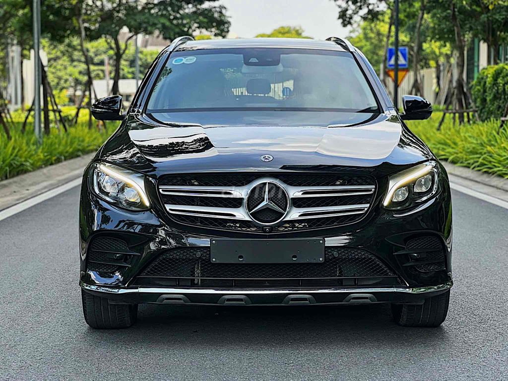 Mercedes GLC 300 AMG  Đen nt Kem full ls hãng