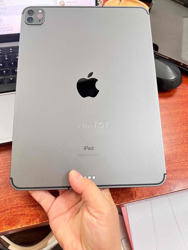 Cần bán Ipad pro 11 inch 2020 đang dùng mượt y mơi