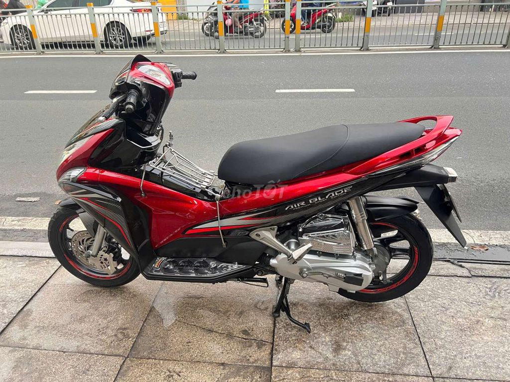 Honda Air Blade FI 2012 черно-красный