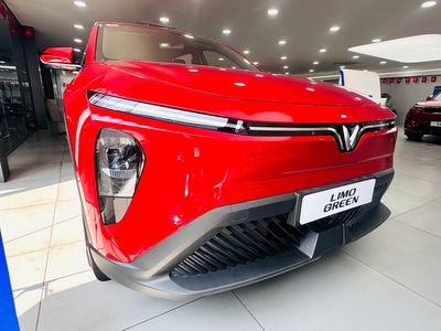 Xe điện VinFast Limo Green Đỏ - ƯU ĐÃI HẤP DẪN