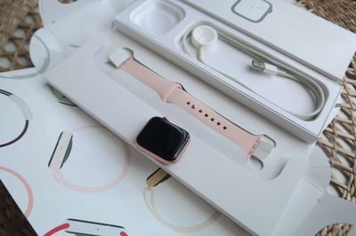 Apple Watch Series 4 40mm Gold GPS. Mua bán Thiết bị đeo thông minh tại Quận Thanh Khê Đà Nẵng được đăng bởi Apple Watch Fullbox 