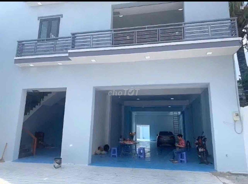 NHÀ XƯỞNG MỚI XÂY ( 850m2 ) CÓ THANG MÁY