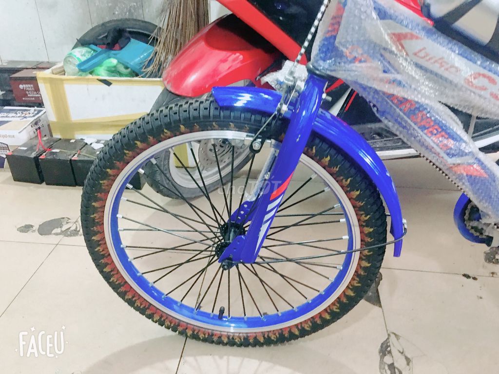 0937728055 - Xe đạp bé trai nhập khẩu 20inch màu xanh !