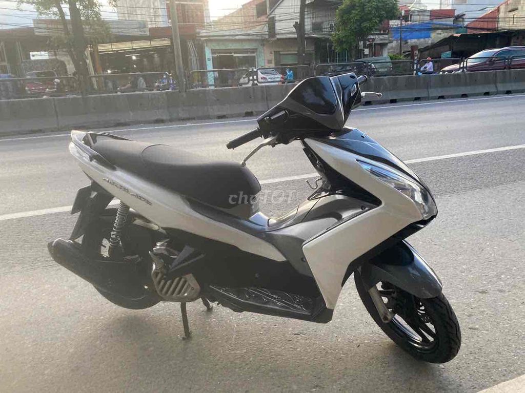 Honda airblade đời cao đẹp nhìn là mê. Mua bán Xe máy tại Quận Hồng Bàng Hải Phòng được đăng bởi Ly  hình 4