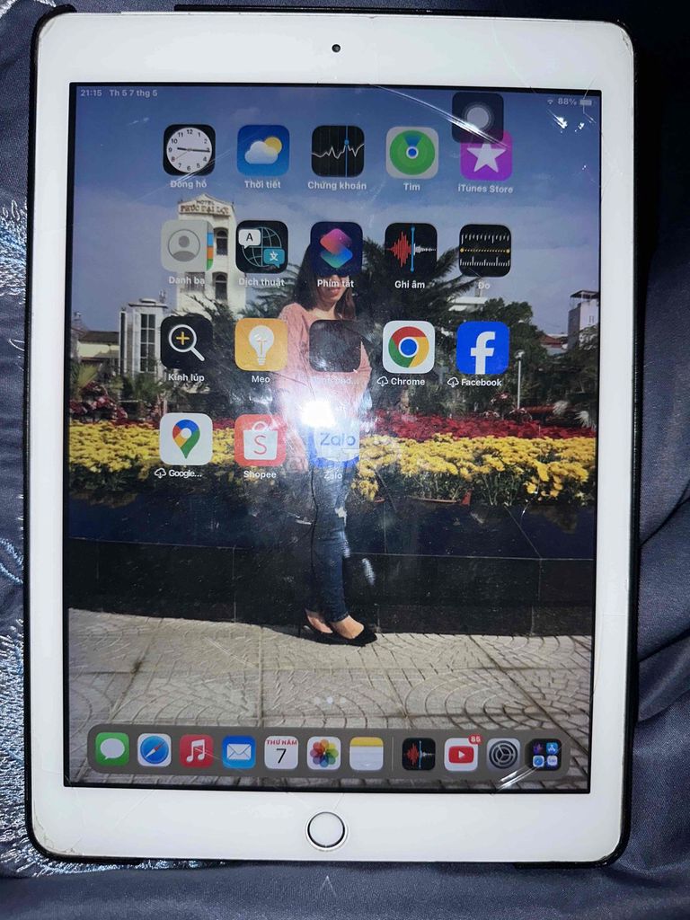 Apple iPad (thế hệ 5) 32GB Trắng. Mua bán Máy tính bảng tại Quận Lê Chân Hải Phòng được đăng bởi Thanh Trung Le hình 1