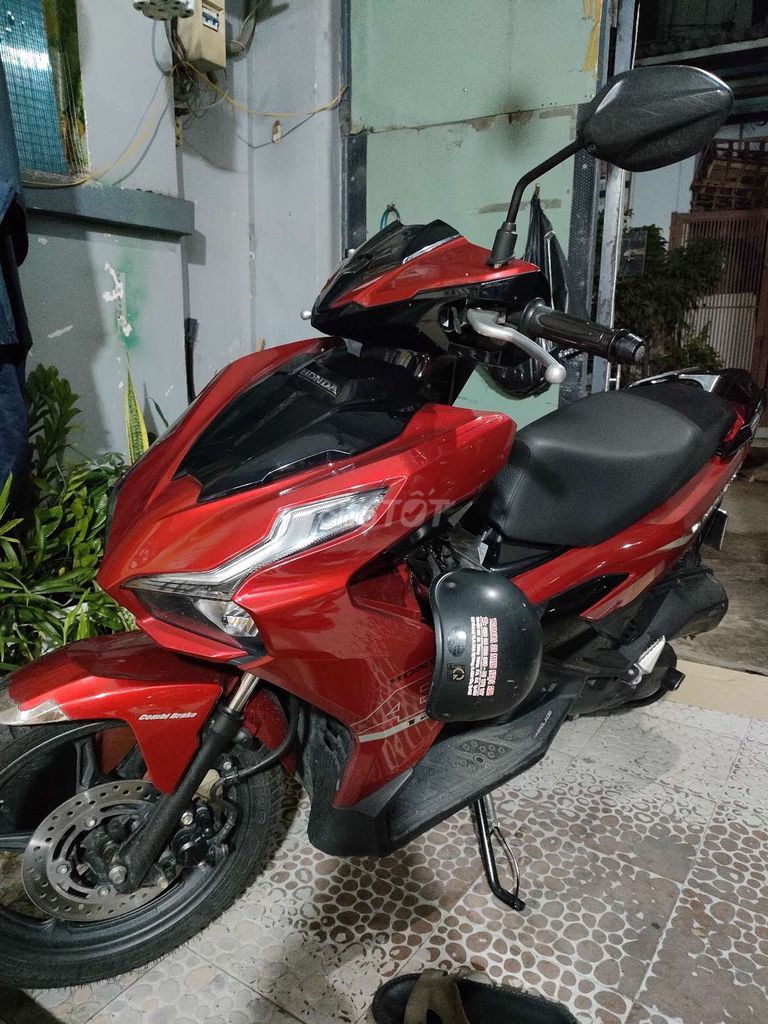 Воздушный клинок Honda 125 куб. см 2023, красный, 26078 км