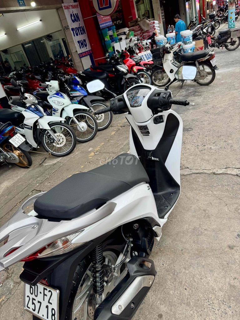 🟢🟢 SH 150 Trắng đen 2016 Smarkey chính chủ có góp. Mua bán Xe máy tại Thành phố Biên Hòa Đồng Nai được đăng bởi XE MÁY CŨ THÀNH MỸ  hình 7