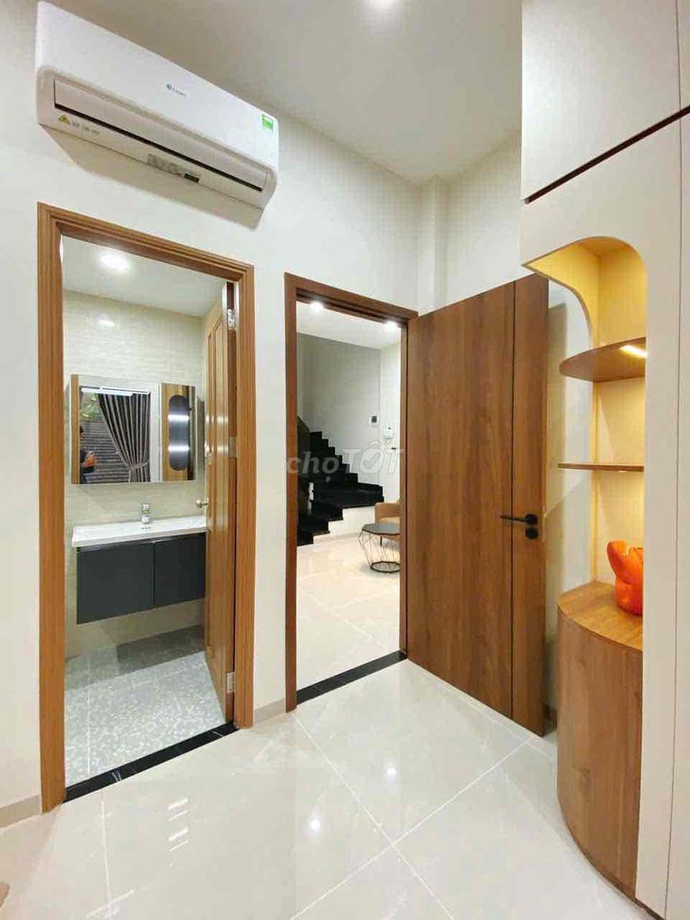 Wide 3-storey house with 4 en-suite bedrooms — photo 6