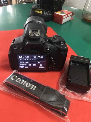 Máy ảnh Canon 700D còn mới ít dùng