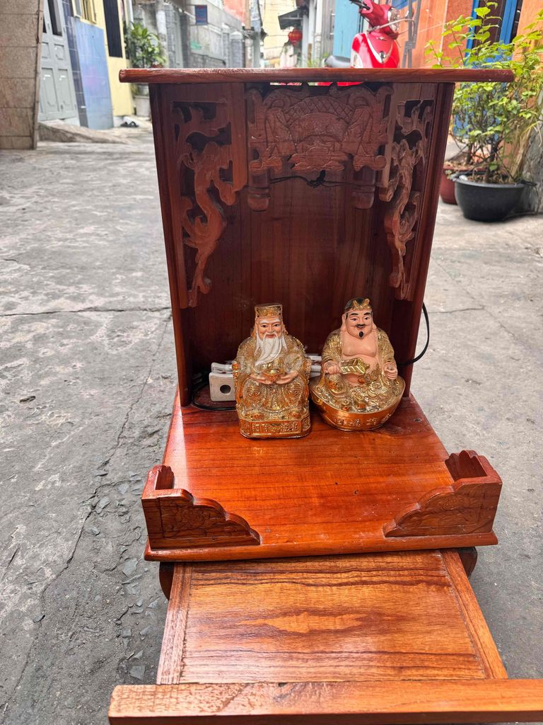 Bàn thờ Thần Tài Gỗ Nâu 57x36cm kèm ong địa. Mua bán Nội thất, đồ gia dụng khác tại Quận Bình Thạnh Tp Hồ Chí Minh được đăng bởi Kiim Nguyễn hình 1