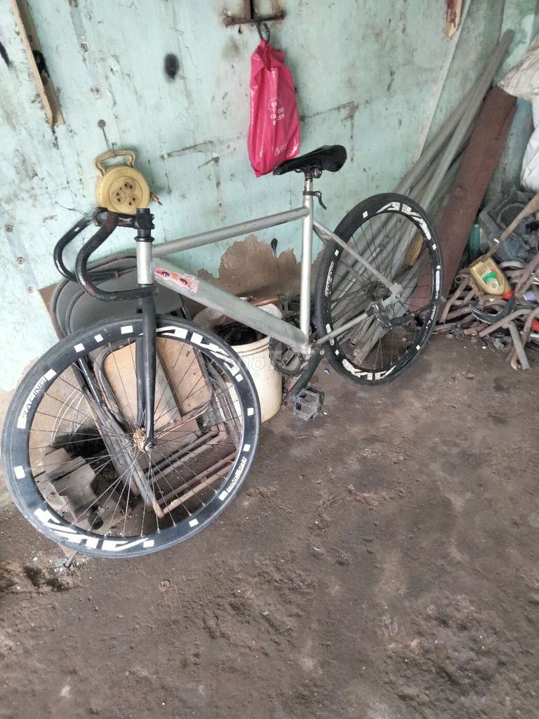 Dư dùng bán .cho ai cần dùng. Mua bán Xe đạp tại Huyện Nhà Bè Tp Hồ Chí Minh được đăng bởi phú hình 2