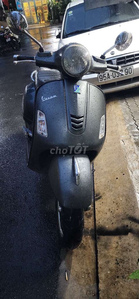 Piaggio Vespa GTS 3Vie 2013 серый с роскошной доставкой