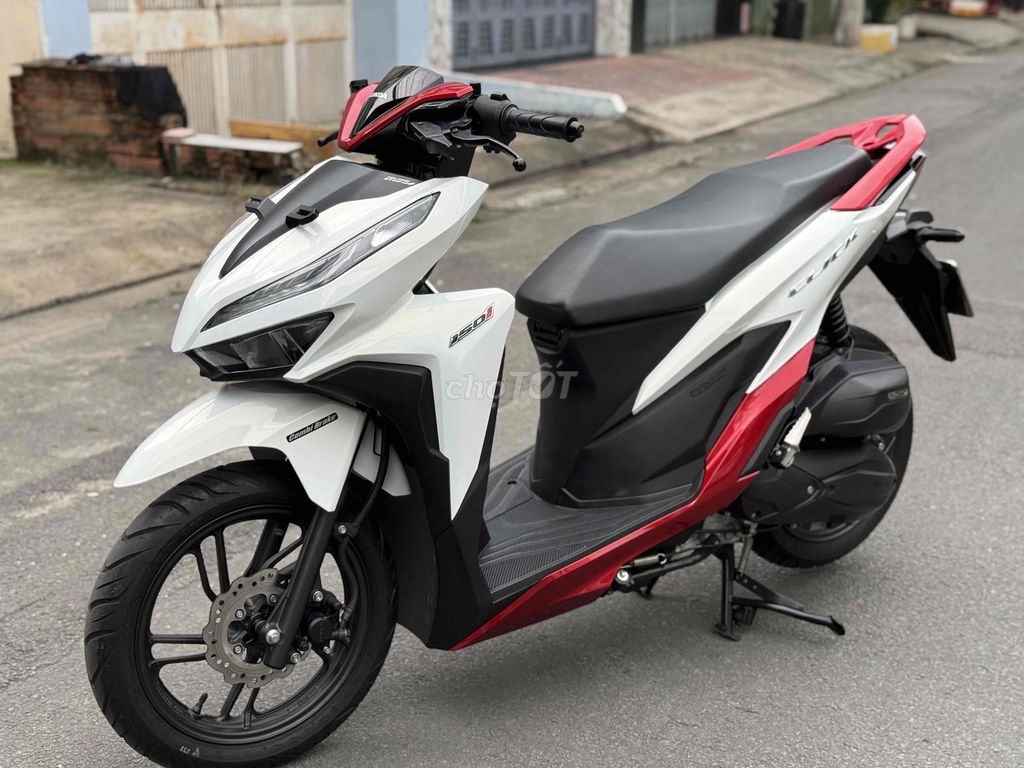 Honda Vario 150i 2022 Trắng Đỏ Đen 113 km. Mua bán Xe máy tại Quận Bình Tân Tp Hồ Chí Minh được đăng bởi Thành Mazda  hình 3