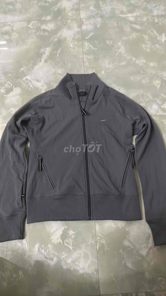 Áo khoác nữ Nike vải thoáng mát. Mua bán Quần áo tại Thành phố Cam Ranh Khánh Hòa được đăng bởi ngla hình 1