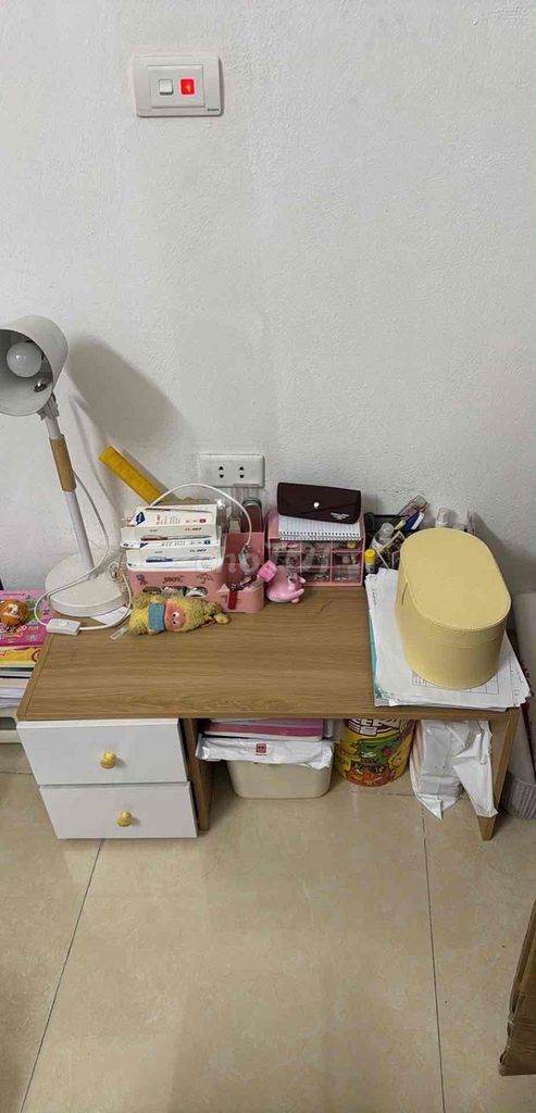 Bàn học mini Gỗ Nâu, Trắng Nhỏ gọn. Mua bán Bàn ghế tại Huyện Thanh Trì Hà Nội được đăng bởi Thân Chí Bằng hình 1
