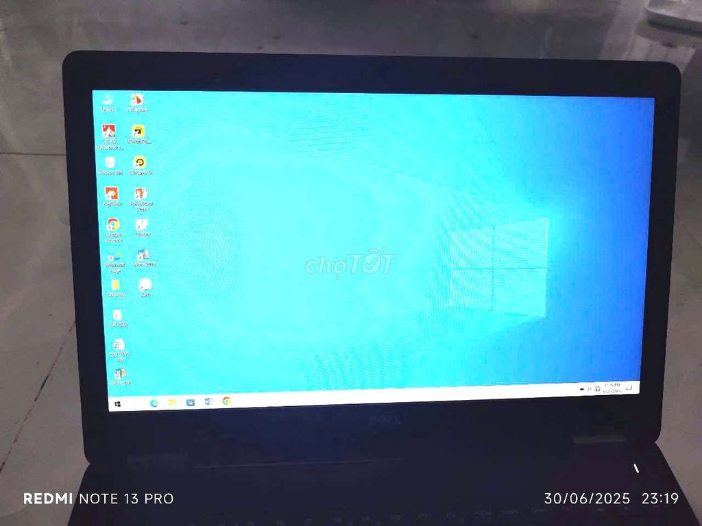 Bán laptop Dell  E5570 Core I7 SSD256 card rời.