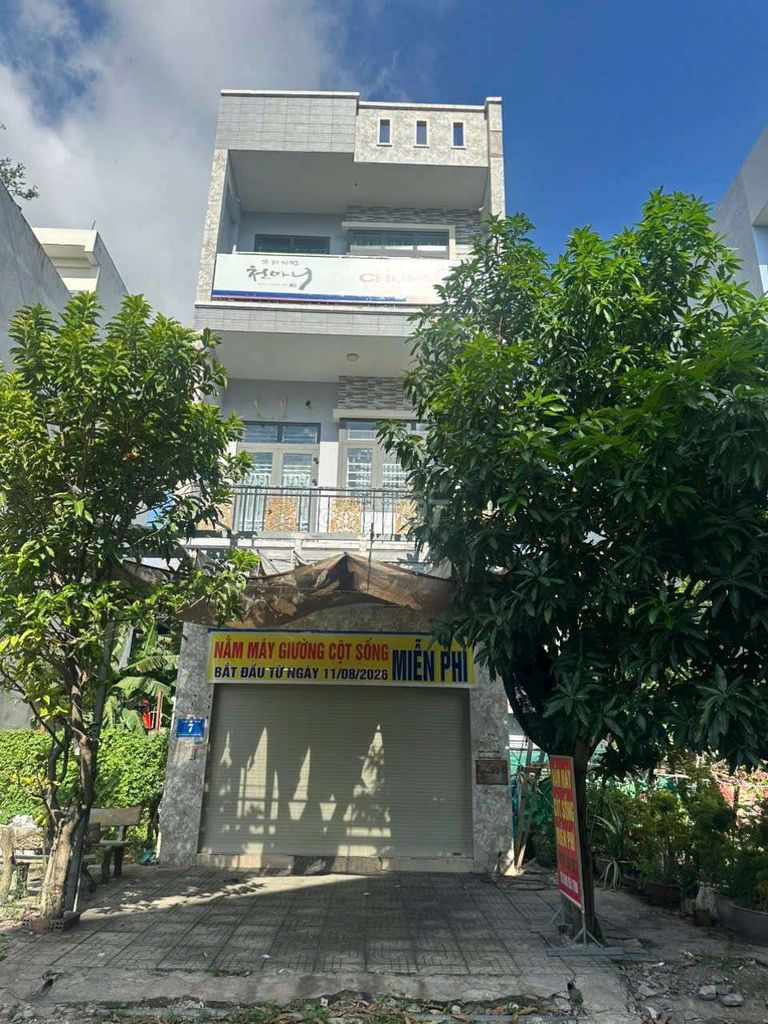 nhà 3 lầu gần truong học di an c