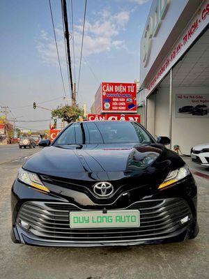 Toyota Camry 2.5Q Đen
