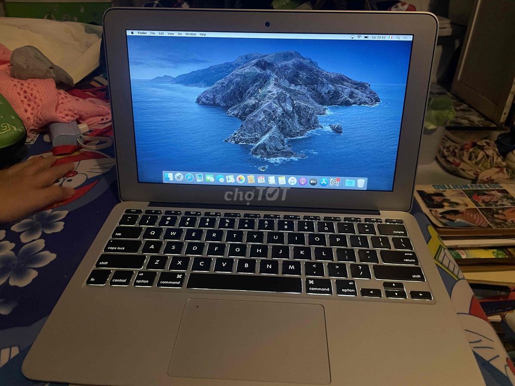 Macbook Air i5, RAM 4GB, SSD, 11 inch. Mua bán Laptop tại Thành phố Thủ Đức Tp Hồ Chí Minh được đăng bởi Phan Kim Vy hình 1