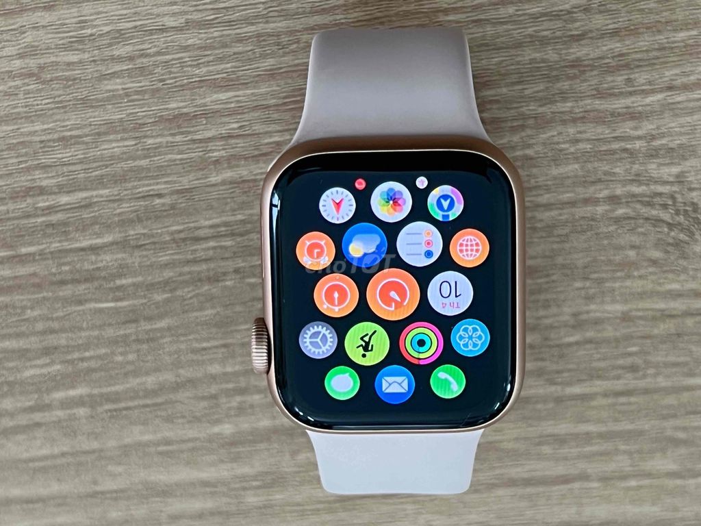 Apple Watch Series 5 40mm Vàng hồng 99% mới. Mua bán Thiết bị đeo thông minh tại Thành phố Long Xuyên An Giang được đăng bởi Laptop Mai Lý Nghĩa hình 1