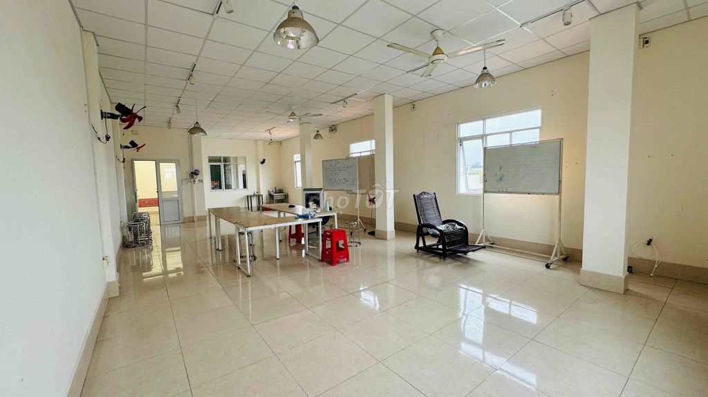 Văn phòng 80m2 lầu 3 ngay Phan Đình Phùng 3tr/th phù hợp dạy học