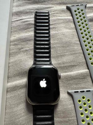 cần bán Apple Watch 4 còn mới size 44