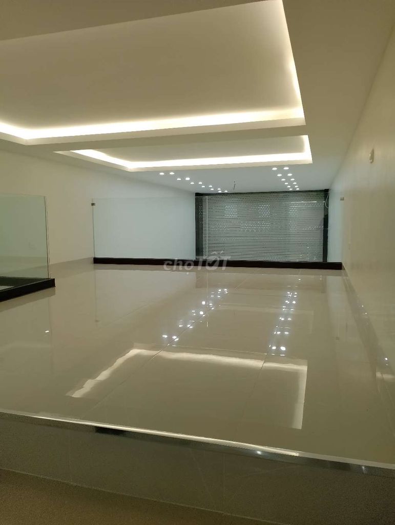 Phố Tân Mai 60m², 5 tầng, thang máy mới koong