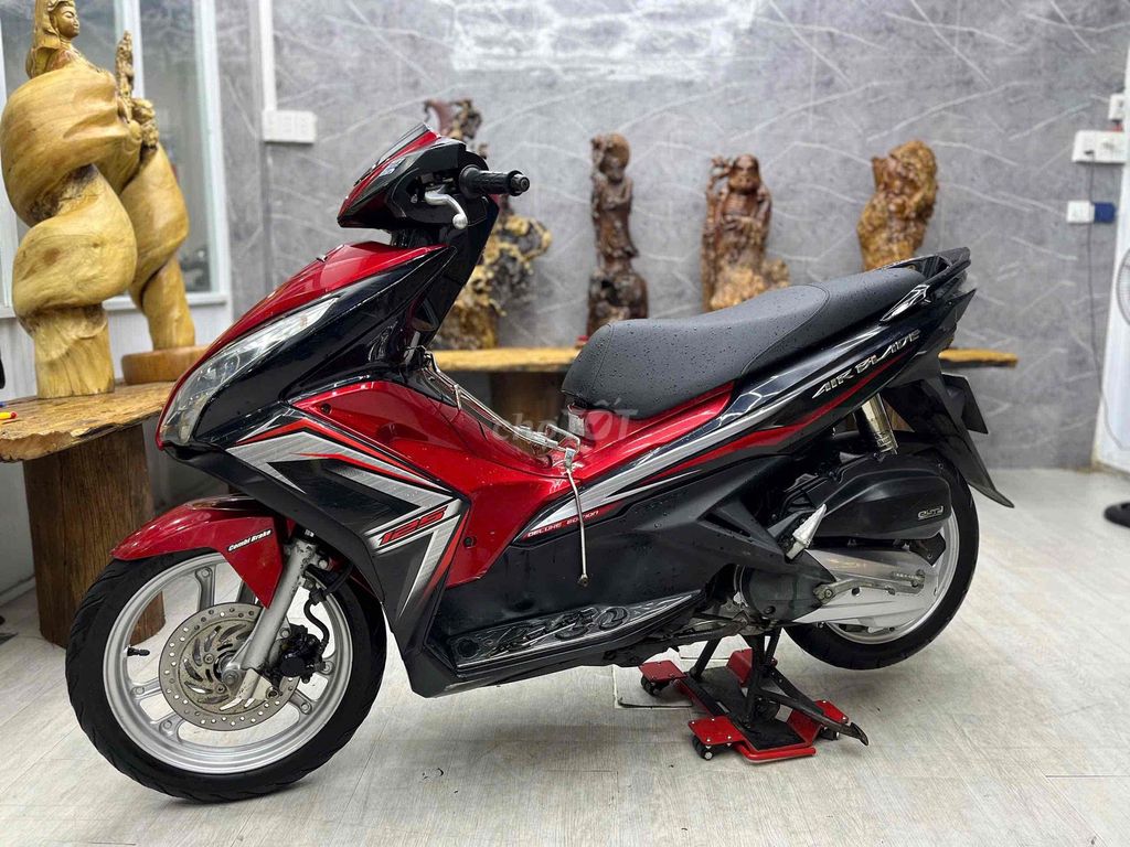 Honda Airblade красивый кузов, оригинальный двигатель, тихий