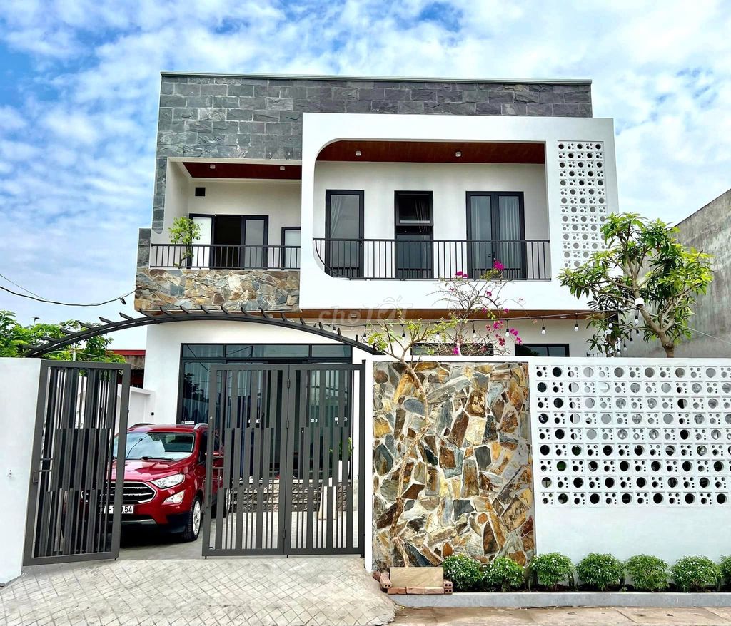 Bán nhà 8x20m 1 lầu ngay MT Trần Đại Nghĩa giá 1.2 tỉ, SHR