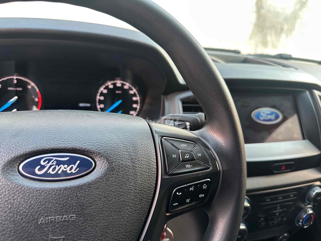 Ford Ranger с золотым песком и белым покрытием из 100% цинка