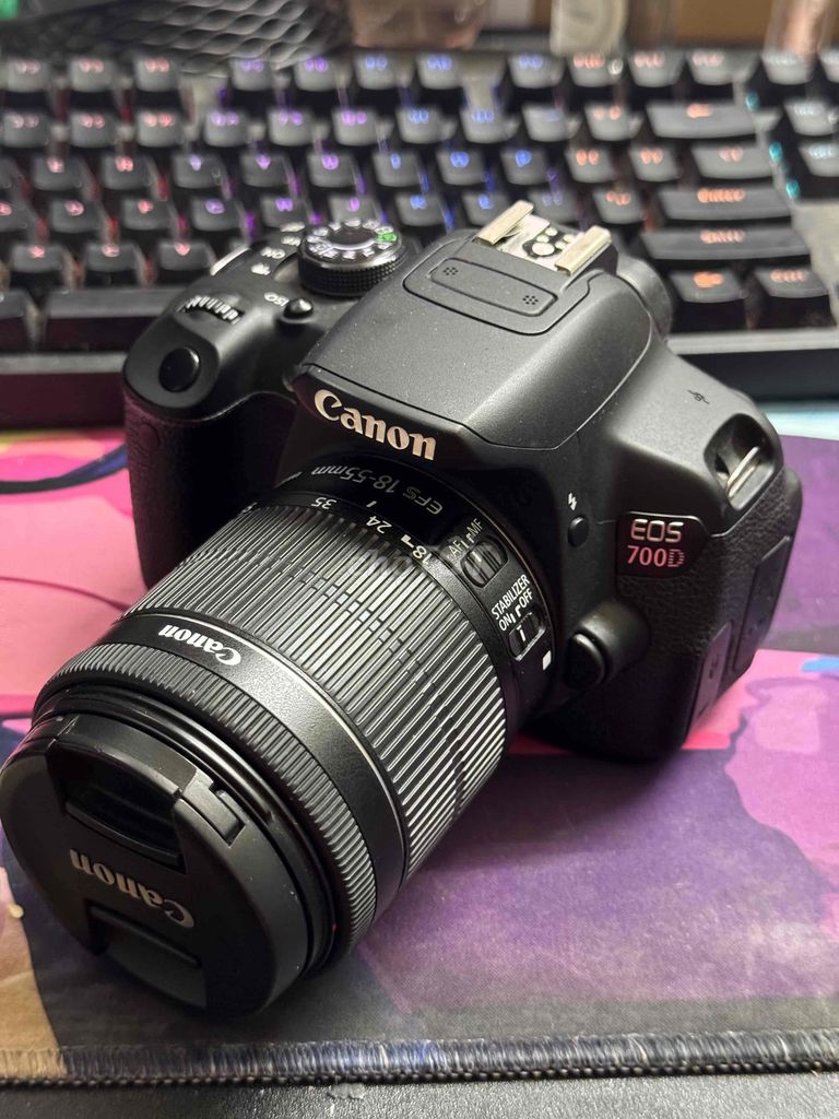 Canon 700D EOS ngoại hình đẹp, kèm lens kit