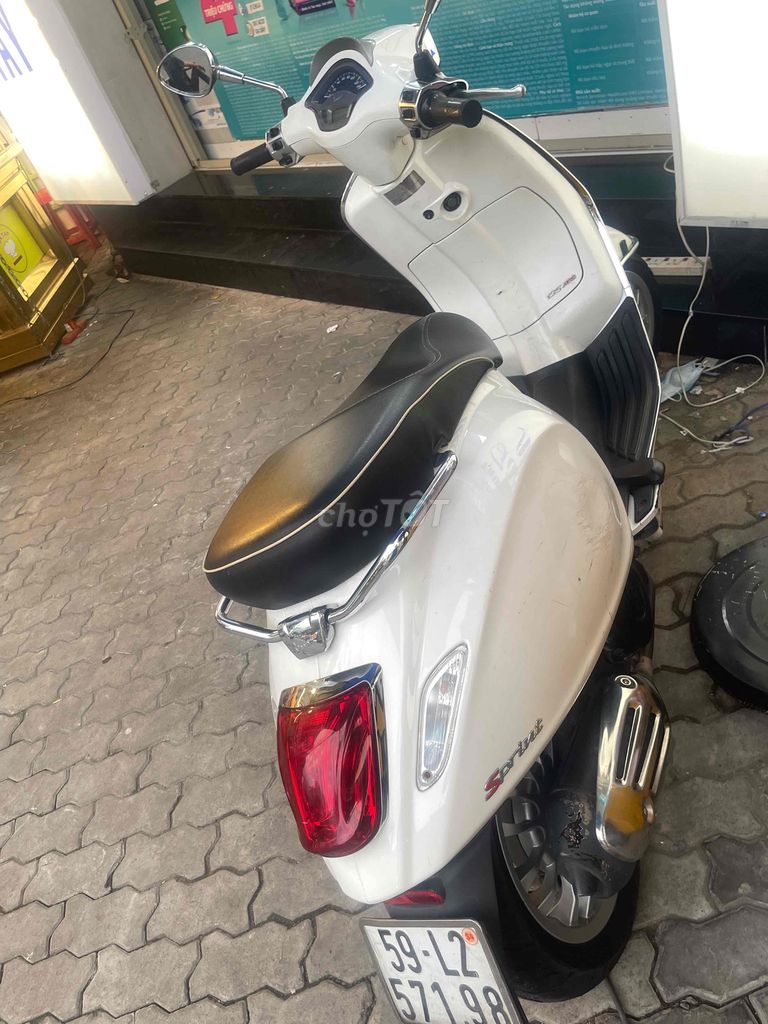 nhà nhỏ mà xe thì nhiều không có chỗ để. Mua bán Xe máy tại Quận 7 Tp Hồ Chí Minh được đăng bởi luu kim loi hình 2