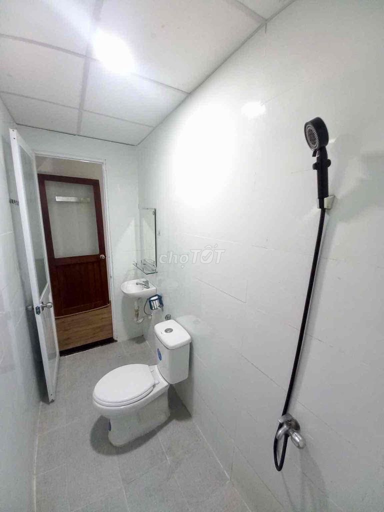 🏠 НОМЕР ПЛОЩАДЬЮ 25 М² НА 4 КВ.М. — БОЛЬШОЕ ОКНО — ПОЛНЫЙ КОМФОРТ — РАЙОН 8