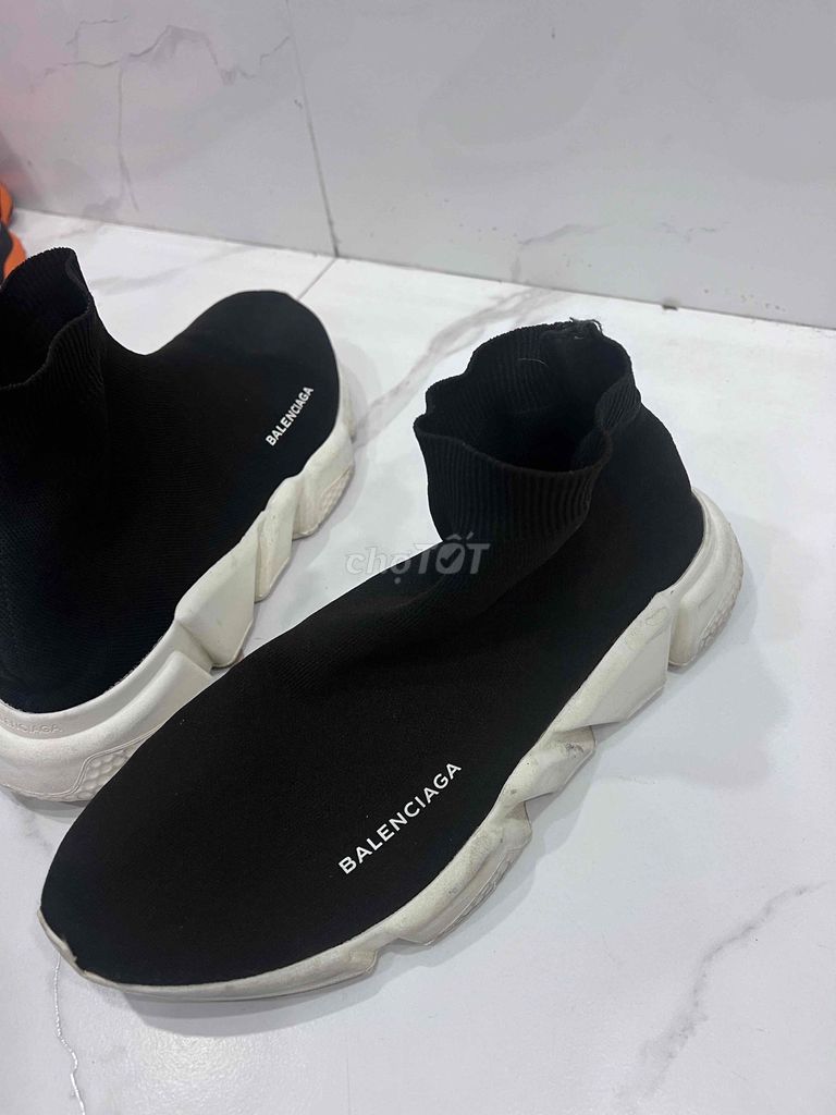 Giày Balenciaga Unisex đen trắng. Mua bán Giày dép tại Thành phố Thủ Đức Tp Hồ Chí Minh được đăng bởi Tiến hình 1