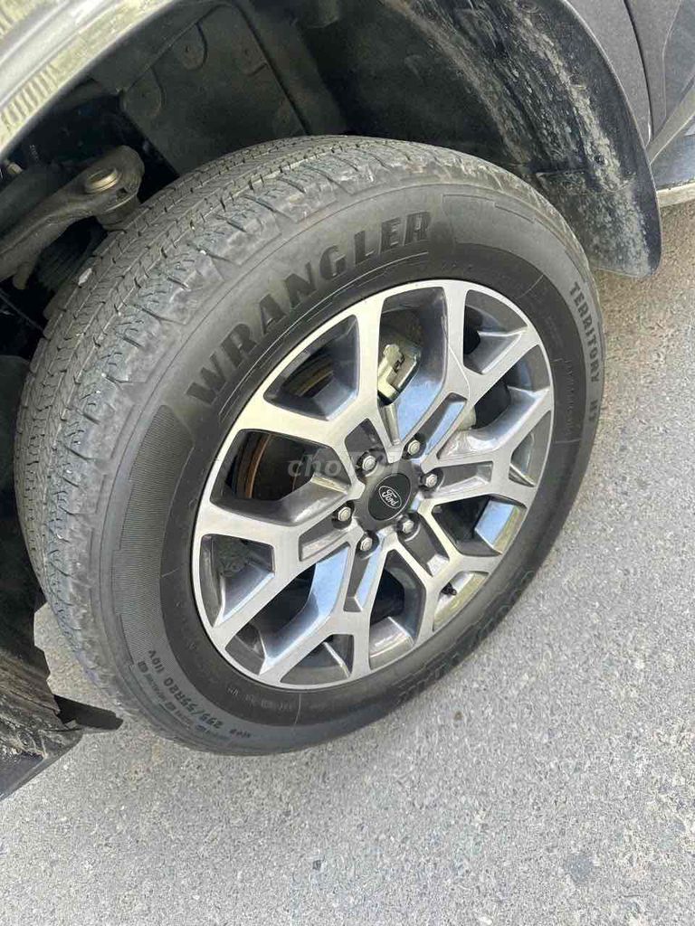 Ford Everest 2022 Titanium 2.0L 4x2 AT - 24000 km. Mua bán Ô tô tại Quận Nam Từ Liêm Hà Nội được đăng bởi Tên chưa cung cấp hình 9