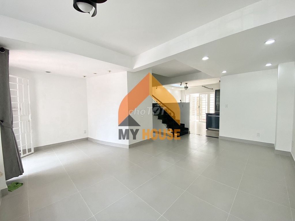 VILLA PHỐ SAU LƯNG MEGA Q2 VỪA SƠN SỬA NHƯ MỚI 3PN RẺ BÈO CHỈ 35 CÁ