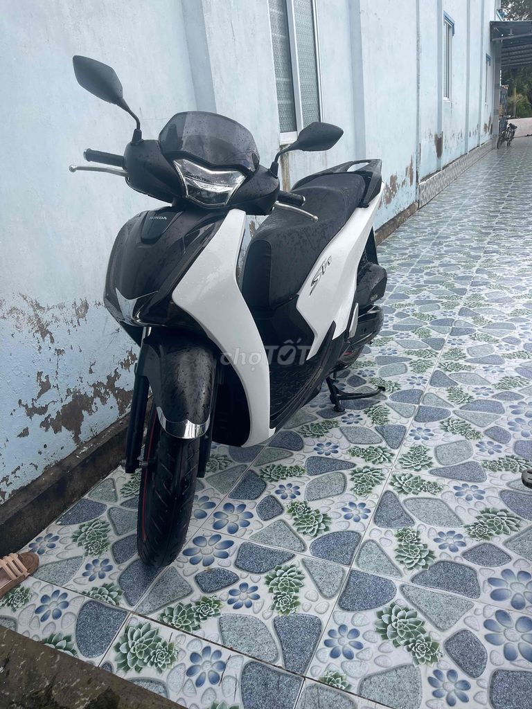 Honda SH Trắng đen ABS Mướt Đẹp. Mua bán Xe máy tại Huyện Thạnh Trị Sóc Trăng được đăng bởi Hà Minh Nguyệt hình 11